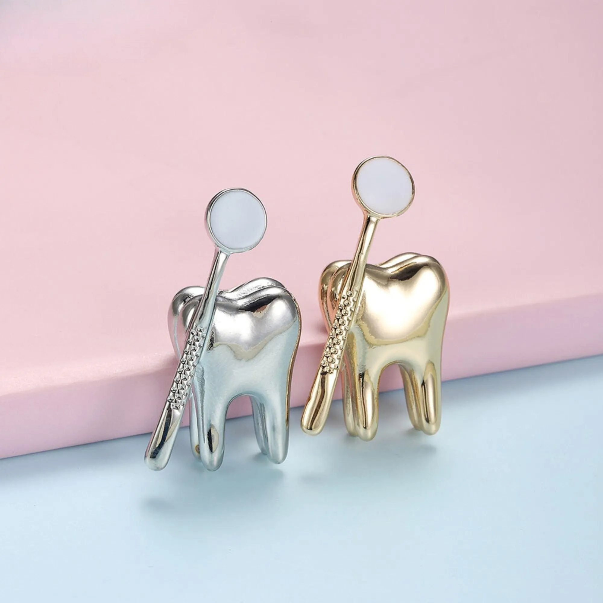 Dentist enamel pins Medical Cute Tooth Shape Brooch Zinc Alloy Gold Color Pin Dentist Nurse Enamel Badge Women Gift