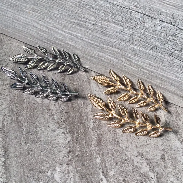 SET OF 2 SILVER LEAF COLLAR PINS / BROOCH PINS