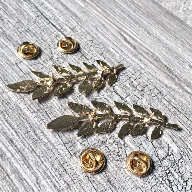 SET OF 2 SILVER LEAF COLLAR PINS / BROOCH PINS